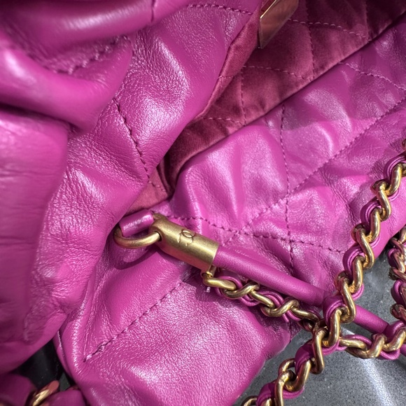 Chanel 22 Mini - Picture 8 of 10